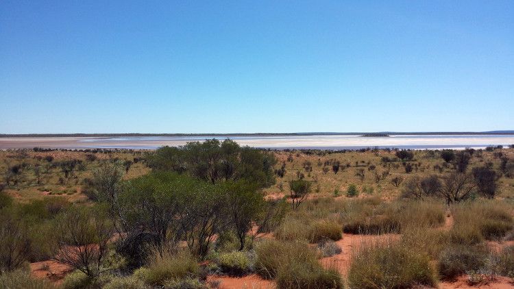 Соленое озеро в пустынях Австралии