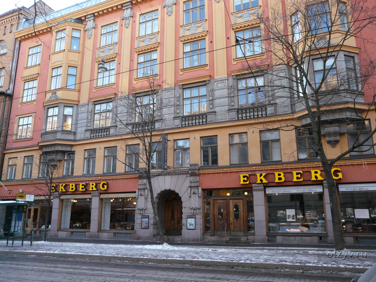 В Хельсинки название улиц пишется на двух официальных языках – шведском и финском.