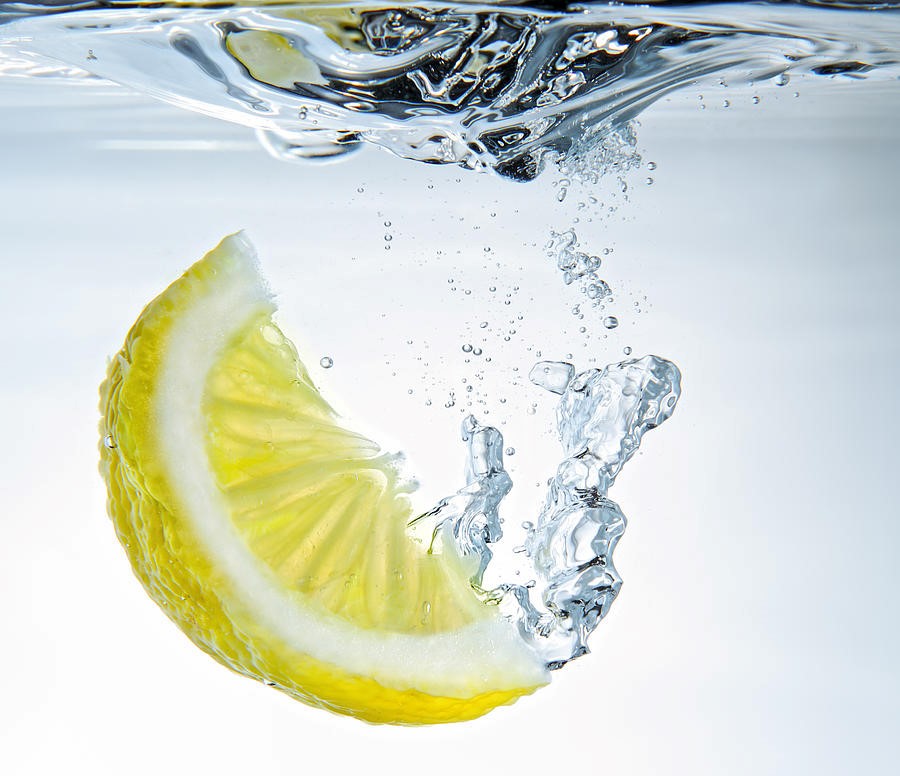 лимон и вода