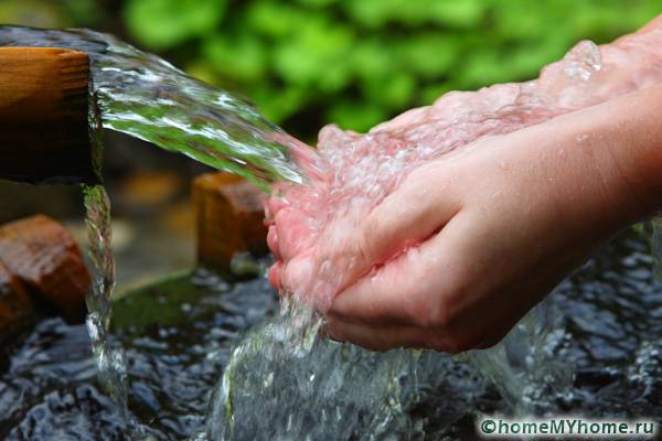 Существует множество доступных и качественных способов для получения очищенной воды без примесей железа