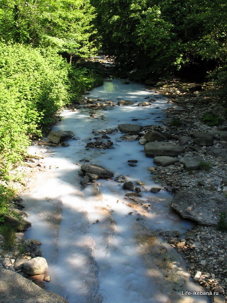 Агура, сероводородная вода