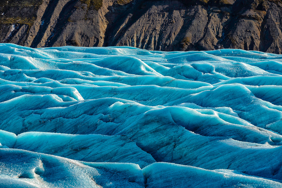 Айсберг (нем. «ледяная гора») — это крупный кусок льда в океане или море. Как правило, айсберги отка