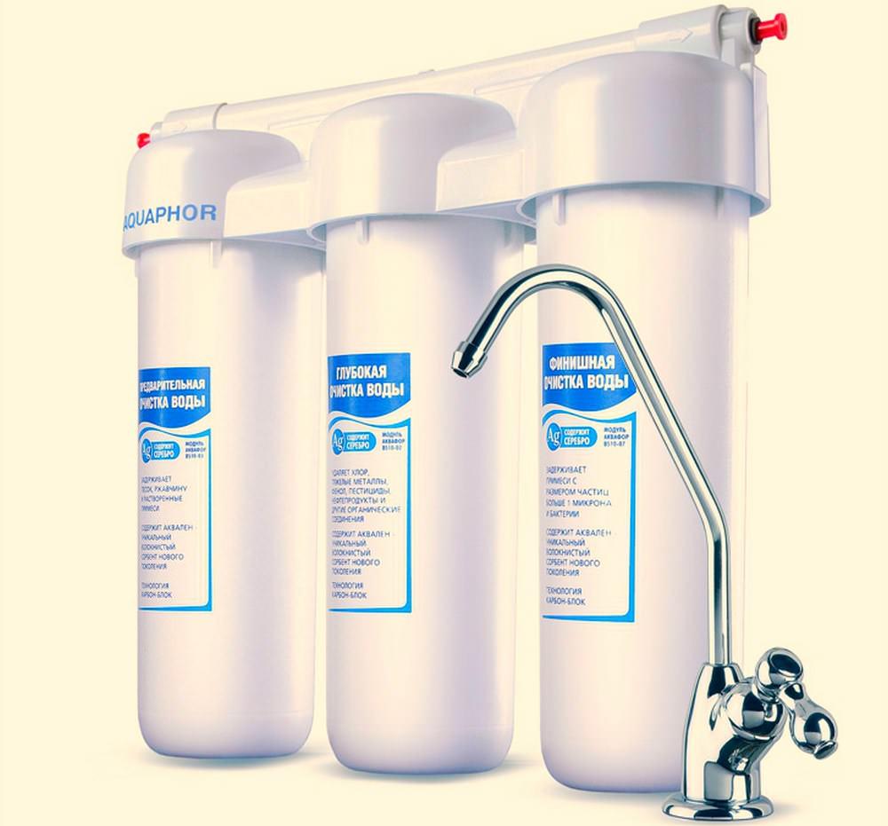 В очистительной системе для воды с отдельным краном используется три узла для очистки, направленные на очищение от примесей, уменьшение жесткости и конечную фильтрацию жидкости