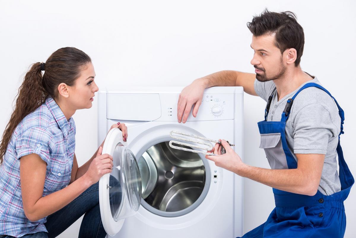 Если стиральная машина не греет воду, тогда лучше обратиться за помощью к специалистам 