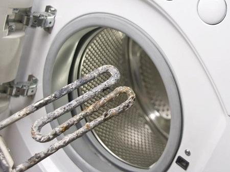 Если стиральная машина не греет воду, то с нагревательным элементом что-то случилось 