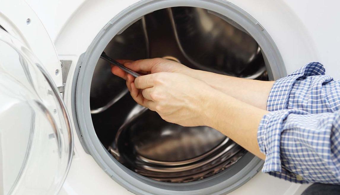 Главными причинами поломки стиральной машины, которая не набирает воду, может быть неправильно заданная программа или же сломанный тэн