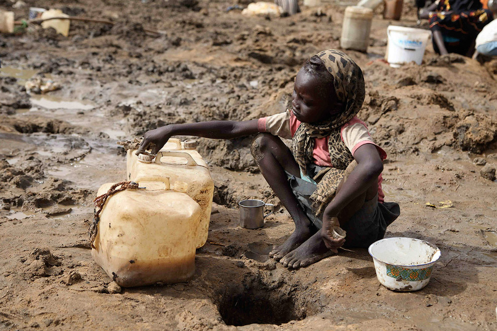 Набрала воды из ямы, Южный Судан