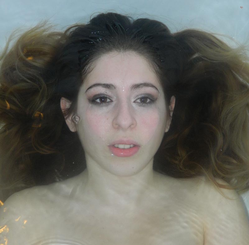Девушка подводное фото