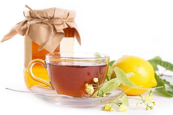 Мед, лимон, липовый цвет - добавки к луковому напитку