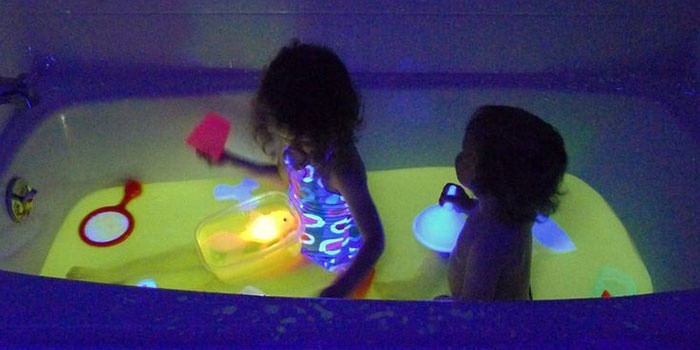 Светящейся вода для детей на основе витамина В