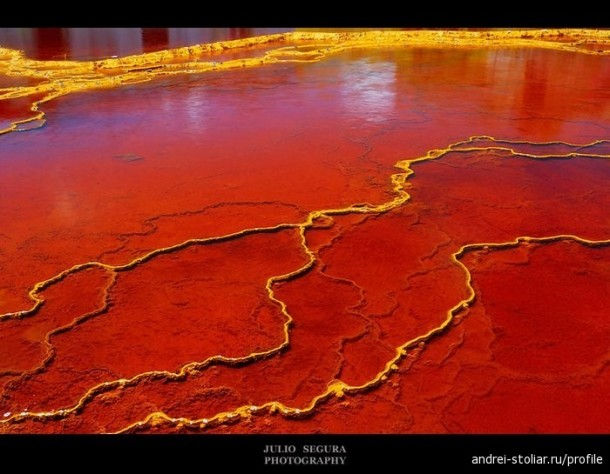 Красные воды реки Рио Тинто (Испания)