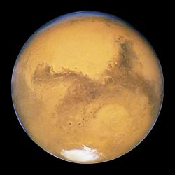 Такой «увидел» планету Марс космический телескоп им. Э. Хаббла во время Великого противостояния в августе 2003 года.