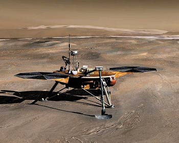 «Феникс» на Марсе. Этот американский марсоход с 25 мая по начало ноября 2008 года проводил тщательный и очень сложный анализ образцов водяного льда и грунта.