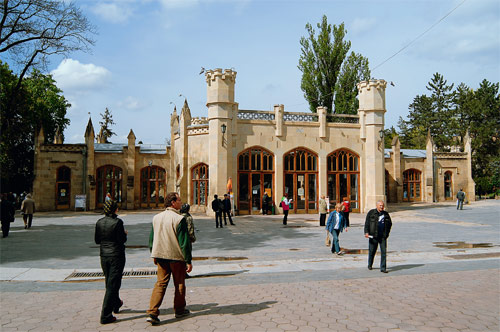 Нарзанная галерея в Кисловодске — один из архитектурных памятников курорта. Фото Игоря Константинова.