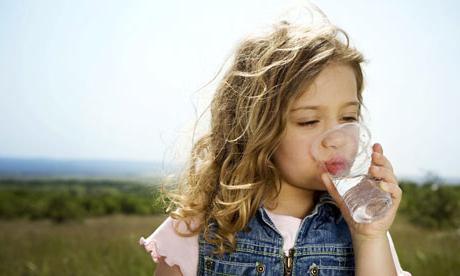сколько воды нужно пить в день ребенку в 2 года 