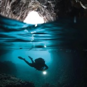 Плавать под водой