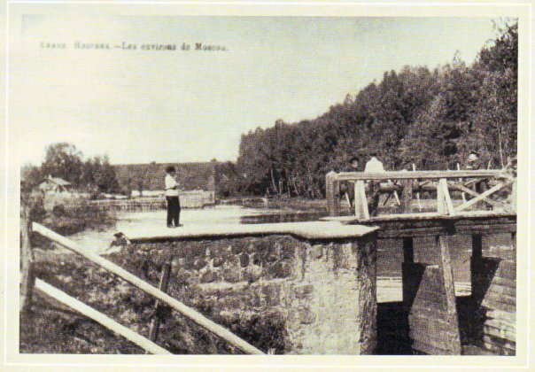 Плотина на р. Химке близ железнодорожной станции Химки. Вода использовалась для заливки тендеров паровозов